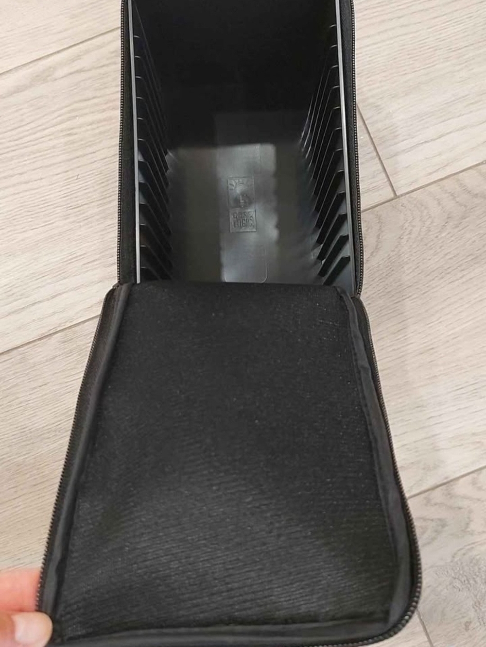 Black CD Case - 15-Disc Zippered Organizer - Picture 3 of 4